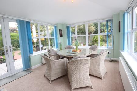 4 bedroom Detached house for sale in Windsor Close, Sleaford, NG34