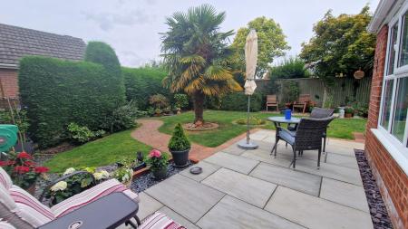 4 bedroom Detached house for sale in Windsor Close, Sleaford, NG34