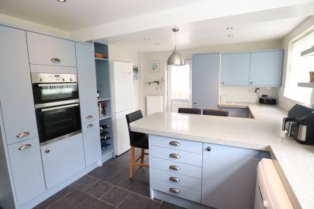 4 bedroom Detached house for sale in Windsor Close, Sleaford, NG34