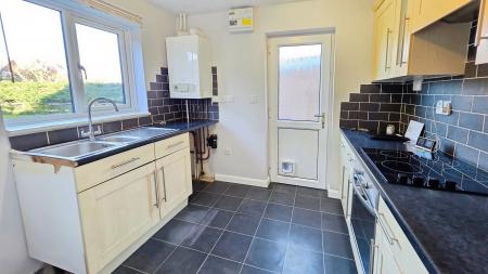 3 bedroom Semi-detached house for sale in Dorrington Close, Ruskington, NG34