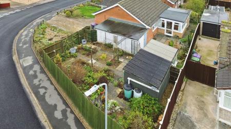 2 bedroom Detached bungalow for sale in Elmtree Road, Ruskington, NG34