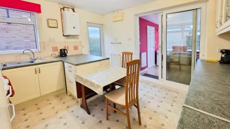 2 bedroom Detached bungalow for sale in Elmtree Road, Ruskington, NG34