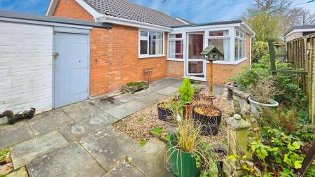 2 bedroom Detached bungalow for sale in Elmtree Road, Ruskington, NG34