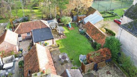 4 bedroom Semi-detached house for sale in Market Place, Folkingham, NG34