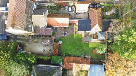 4 bedroom Semi-detached house for sale in Market Place, Folkingham, NG34