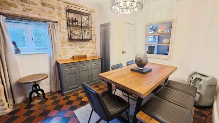 4 bedroom Semi-detached house for sale in Market Place, Folkingham, NG34