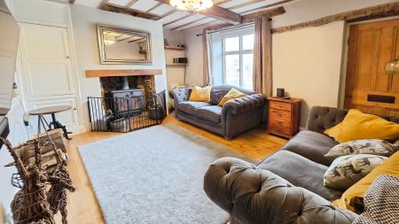 4 bedroom Semi-detached house for sale in Market Place, Folkingham, NG34