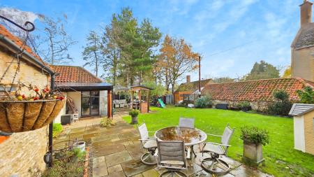 4 bedroom Semi-detached house for sale in Market Place, Folkingham, NG34