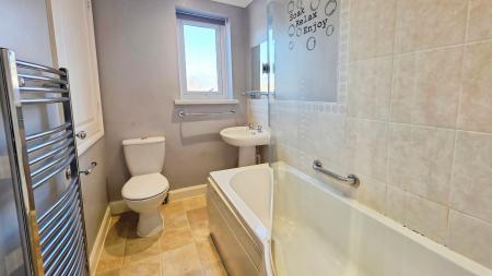 2 bedroom Semi-detached house for sale in Castle Street, Sleaford, NG34