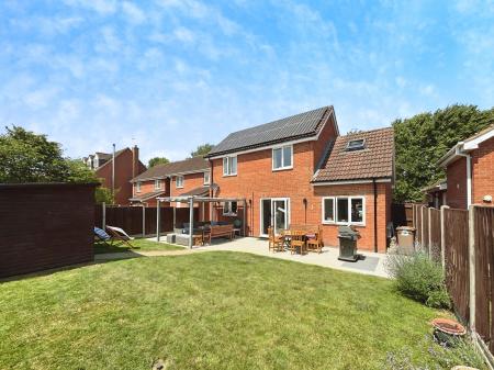 4 bedroom Detached house for sale in Barley Way, Sleaford, NG34