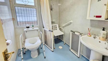 2 bedroom Park home for sale in Priory Park, Ruskington, NG34