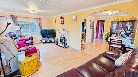 2 bedroom Park home for sale in Priory Park, Ruskington, NG34