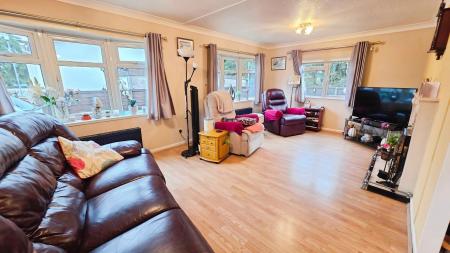 2 bedroom Park home for sale in Priory Park, Ruskington, NG34
