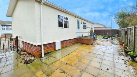 2 bedroom Park home for sale in Priory Park, Ruskington, NG34