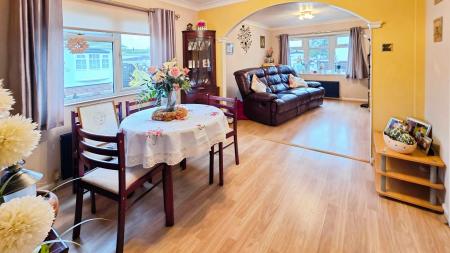 2 bedroom Park home for sale in Priory Park, Ruskington, NG34