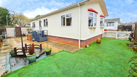 2 bedroom Park home for sale in Priory Park, Ruskington, NG34