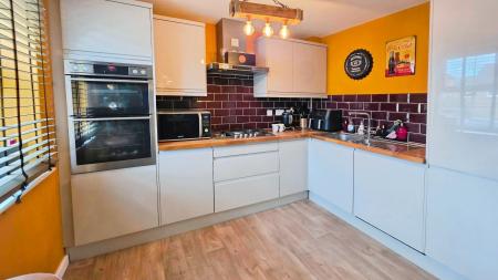 4 bedroom Semi-detached house for sale in Pentland Drive, Greylees, NG34
