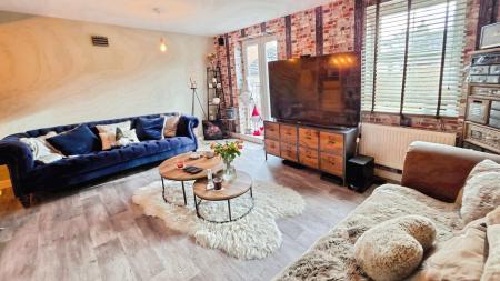 4 bedroom Semi-detached house for sale in Pentland Drive, Greylees, NG34