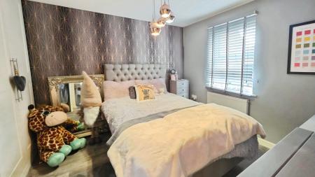 4 bedroom Semi-detached house for sale in Pentland Drive, Greylees, NG34