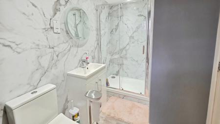 4 bedroom Semi-detached house for sale in Pentland Drive, Greylees, NG34