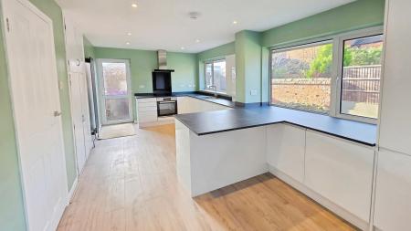 4 bedroom Detached bungalow for sale in Castle Terrace Road, Sleaford, NG34