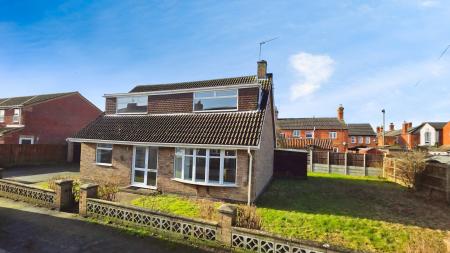 4 bedroom Detached bungalow for sale in Castle Terrace Road, Sleaford, NG34