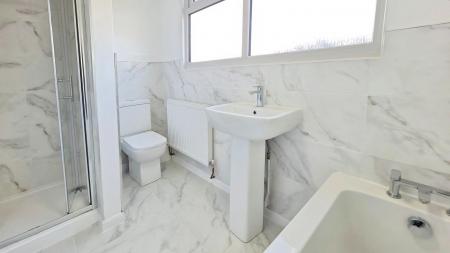 4 bedroom Detached bungalow for sale in Castle Terrace Road, Sleaford, NG34