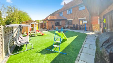 4 bedroom Detached house for sale in Tomlinson Way, Ruskington, NG34