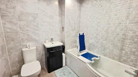 2 bedroom Semi-detached house for sale in Oakwood Close, Quarrington, Sleaford, NG34