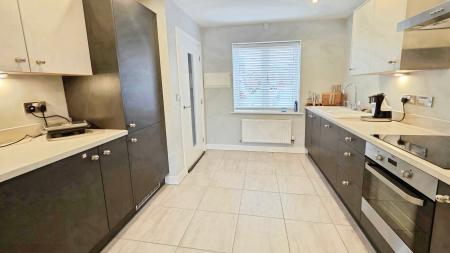 2 bedroom Semi-detached house for sale in Oakwood Close, Quarrington, Sleaford, NG34