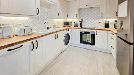 4 bedroom Semi-detached house for sale in The Sidings, Cranwell, NG34