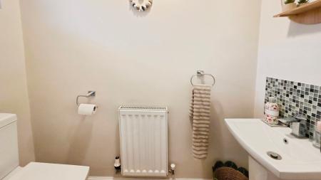 4 bedroom Detached house for sale in Sheldrake Road, Sleaford, NG34