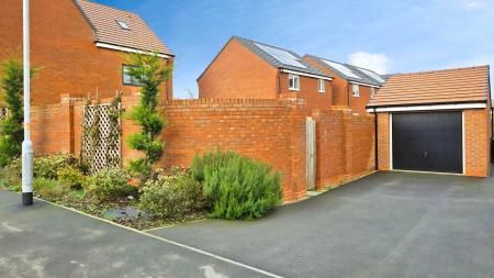 4 bedroom Semi-detached house for sale in Nassington Way, Sleaford, NG34
