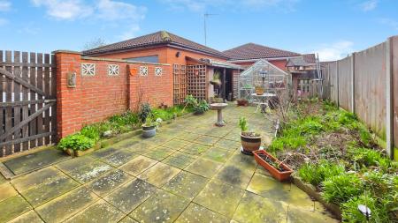 2 bedroom Semi-detached house for sale in Elmgarth, Sleaford, NG34