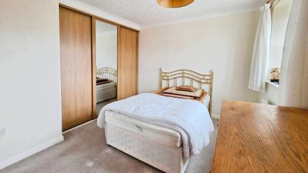 2 bedroom Semi-detached house for sale in Elmgarth, Sleaford, NG34