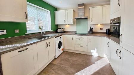 3 bedroom Semi-detached house for sale in Oakwood Close, Quarrington, Sleaford, NG34