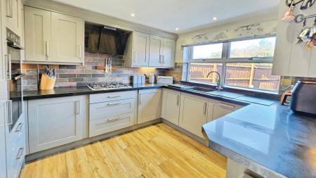 4 bedroom Detached house for sale in Discovery Close, Sleaford, NG34