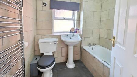 4 bedroom Detached house for sale in Discovery Close, Sleaford, NG34