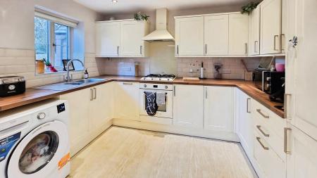 3 bedroom Semi-detached house for sale in Pell Close, Sleaford, NG34