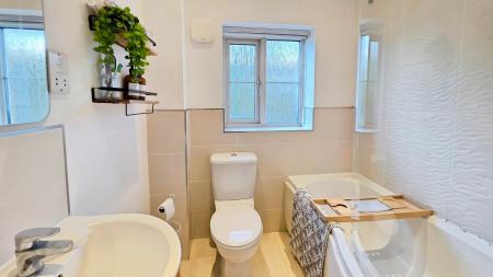 3 bedroom Semi-detached house for sale in Pell Close, Sleaford, NG34