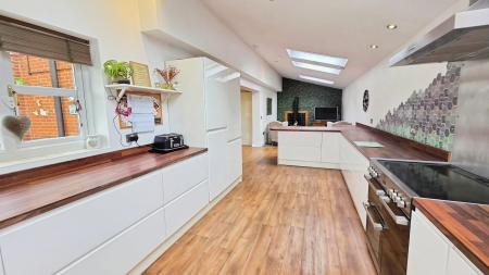 5 bedroom Detached house for sale in Blasson Way, Billingborough, NG34