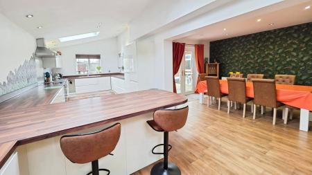 5 bedroom Detached house for sale in Blasson Way, Billingborough, NG34