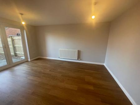 2 bedroom Flat to let in Renfrew Drive, Greylees, Sleaford, NG34