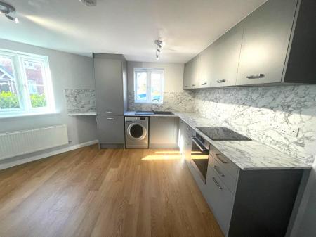 2 bedroom Flat to let in Renfrew Drive, Greylees, Sleaford, NG34