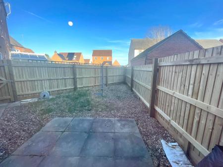 2 bedroom Flat to let in Renfrew Drive, Greylees, Sleaford, NG34