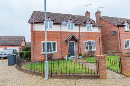 4 bedroom Detached house to let in Wellington Close, Sleaford, NG34