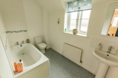 4 bedroom Detached house to let in Wellington Close, Sleaford, NG34