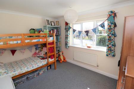 4 bedroom Detached house to let in Bristow Road, Cranwell, NG34