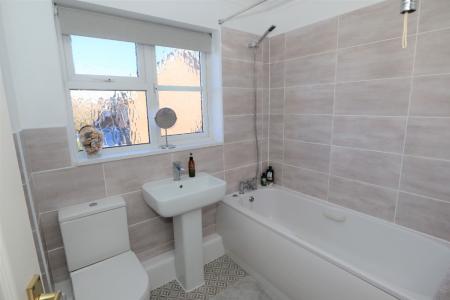 4 bedroom Detached house to let in Bristow Road, Cranwell, NG34