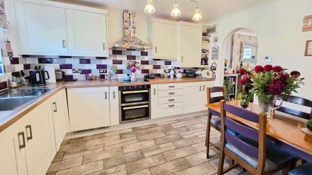 2 bedroom Semi-detached house for sale in Meadowbrook, Ruskington, NG34